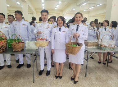 ร่วมพิธีเจริญพระพุทธมนต์ และทำบุญตักบาตรถวายพระราชกุศล 5 ... พารามิเตอร์รูปภาพ 4