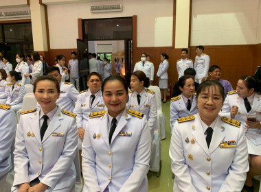 ร่วมพิธีทำบุญตักบาตร และเจริญพระพุทธมนต์ถวายพระราชกุศล พารามิเตอร์รูปภาพ 4