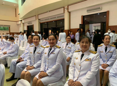 ร่วมพิธีทำบุญตักบาตร และเจริญพระพุทธมนต์ถวายพระราชกุศล พารามิเตอร์รูปภาพ 6