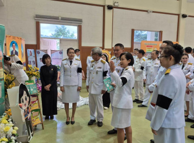 ร่วมพิธีวางพานพุ่มถวายราชสักการะ ... พารามิเตอร์รูปภาพ 9