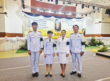 เข้าร่วมพิธีวางพานพุ่มดอกไม้ถวายบังคม ... พารามิเตอร์รูปภาพ 3