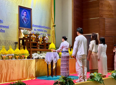 เข้าร่วมพิธี วางพานพุ่มถวายสักการะพระราชวรวงศ์เธอ ... พารามิเตอร์รูปภาพ 4