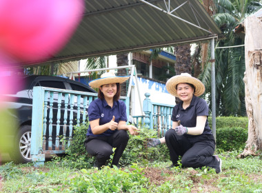 ผอ.ศูนย์ฯ 10 นำบุคลากรร่วมกันปลูกต้นไม้ ... พารามิเตอร์รูปภาพ 8