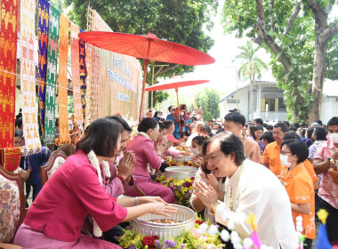 พิธีรดน้ำดำหัวขอพรผู้ว่าราชการจังหวัด ... พารามิเตอร์รูปภาพ 1